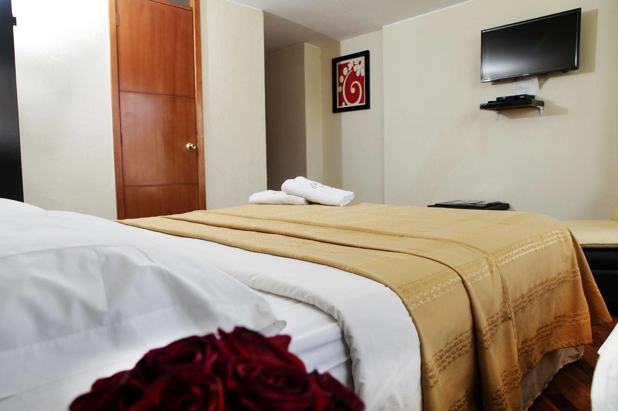 Hostal Capri Quito Ngoại thất bức ảnh